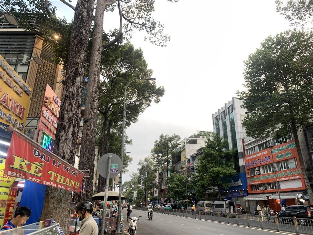 Mặt tiền trần phú quận 5 đường 2 chiều lề rộng sát windsor 72m2 ngang 4m kc 5 lầu kdoanh chỉ 36.7 t