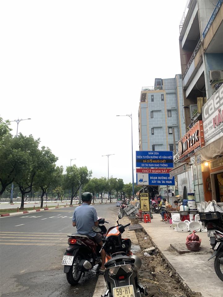 Nhà 5 tầng mặt tiền võ văn kiệt quận 5, đường lớn 2 chiều, lề rộng, 66m2 ngang 4m, shr, chỉ 21 tỷ
