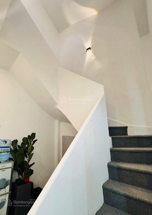 Nhà 4 lầu thang máy mt đinh tiên hoàng quận 1 dt 40m2 làm office & cty, c.thuê 81tr/th chỉ 18.9 tỷ