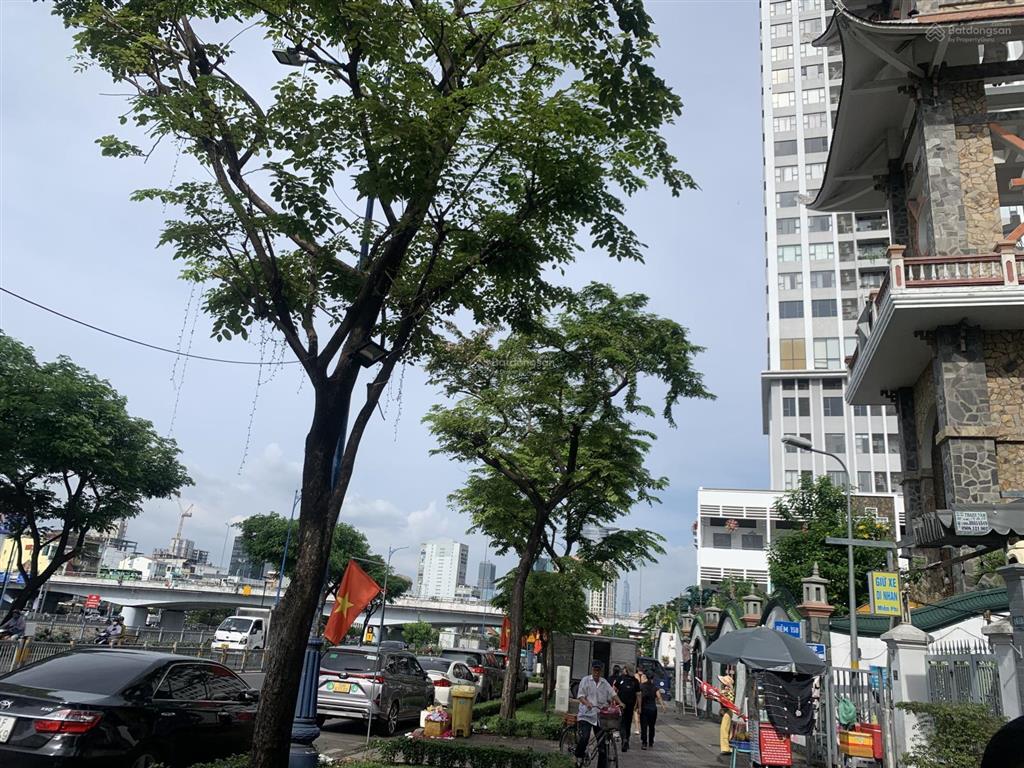 Đất đẹp mặt tiền bến vân đồn view sông kd đỉnh shr dt 135m2 phù hợp khách sạn, office tc 34 tỷ