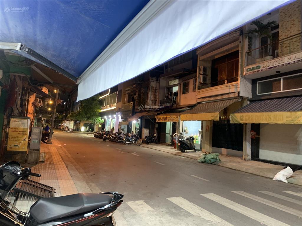 Nhà mặt tiền phú giáo hiếm bán, kinh doanh chợ lớn 4 tầng, diện tích 64m2 sổ hồng riêng, chỉ 17 tỷ