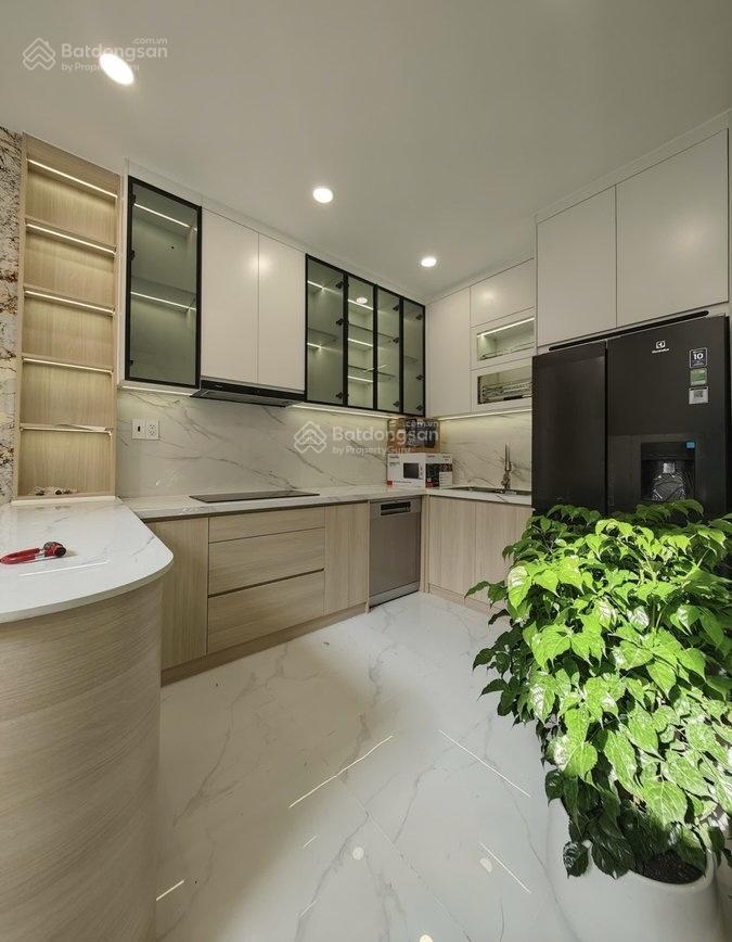 Nhà 5 tầng 6 pn mới đẹp ở ngay h404 nguyễn đình chiểu q3 dt 33m² nở hậu shr chỉ 8.4 tỷ
