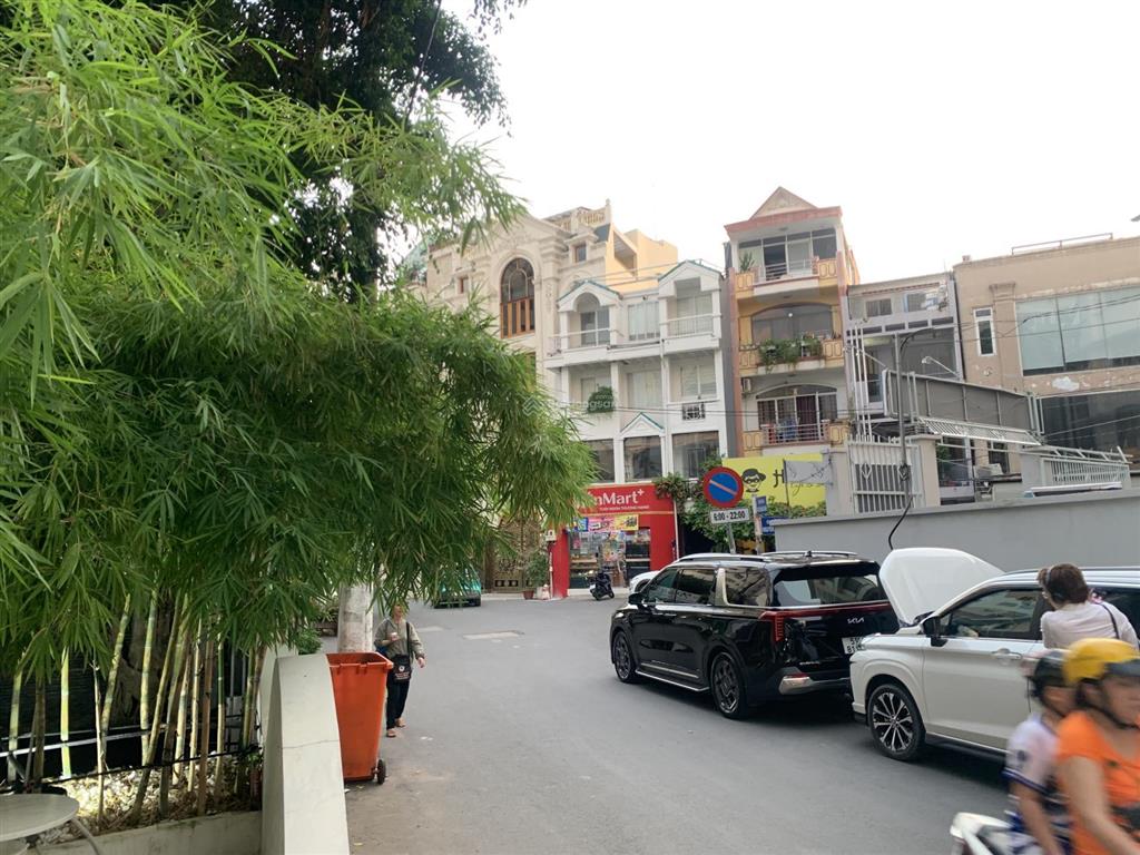 Nhà mặt tiền nguyễn thị huỳnh giao nguyễn đình chính pn 75m² xây 5 lầu ngang 5.2m shr chỉ 26 tỷ