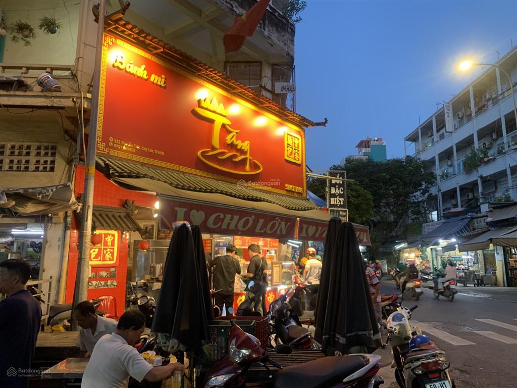 Nhà mặt tiền phùng hưng quận 5 dt 105m2 trệt + lửng kinh doanh shr bề ngang 3.8m chỉ 8.8 tỷ