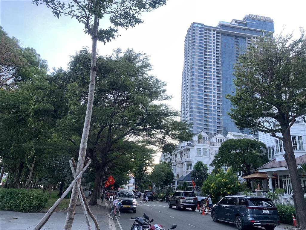 Biệt thự saigon pearl view đẹp sông thoáng mát dt 357m2 bề ngang 17m shr hiếm đẹp chỉ 300 tỷ