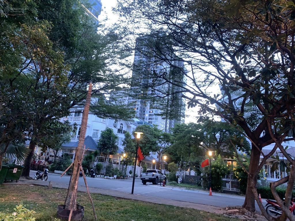 Biệt thự saigon pearl view đẹp sông thoáng mát dt 357m2 bề ngang 17m shr hiếm đẹp chỉ 300 tỷ