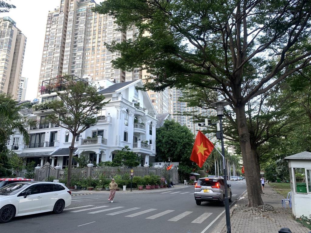 Biệt thự saigon pearl view đẹp sông thoáng mát dt 357m2 bề ngang 17m shr hiếm đẹp chỉ 300 tỷ