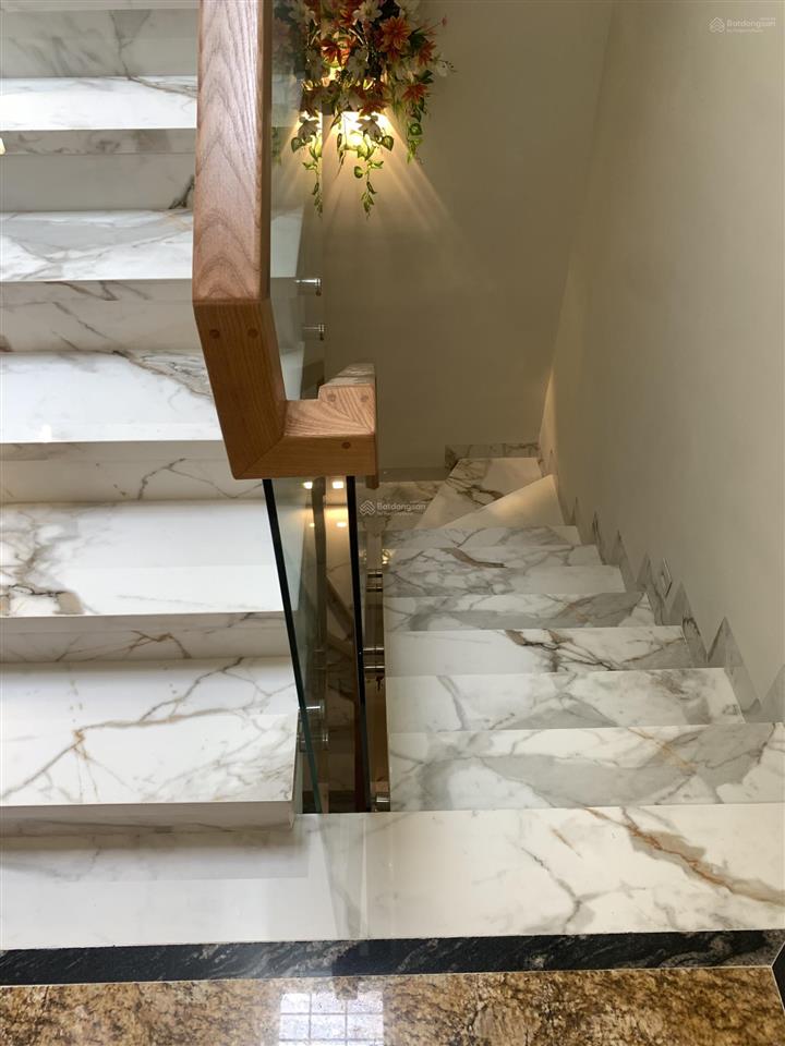 Cho thuê tòa homestay thảo điền 6 tầng thang máy 17 phòng full đồ view đẹp đường thông khu du lịch