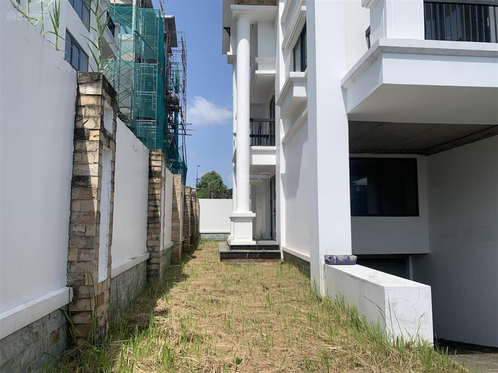 Villa mặt tiền nguyễn văn kỉnh quận 2 đường rộng 24m lề tốt dt 374m ngang 17m 6 lầu shr chỉ 93 tỷ