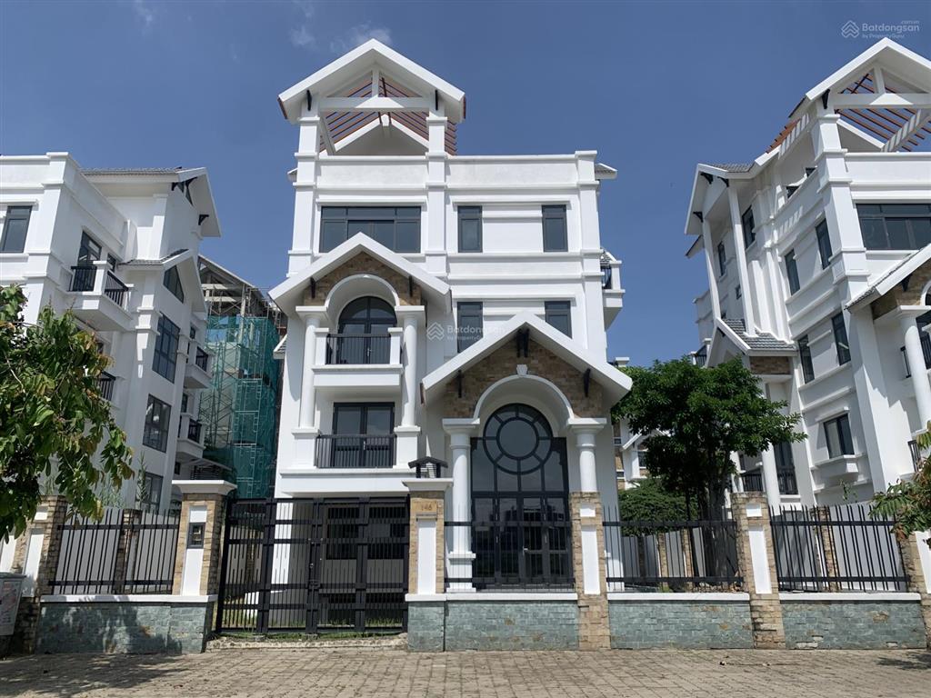Villa mặt tiền nguyễn văn kỉnh quận 2 đường rộng 24m lề tốt dt 374m ngang 17m 6 lầu shr chỉ 93 tỷ
