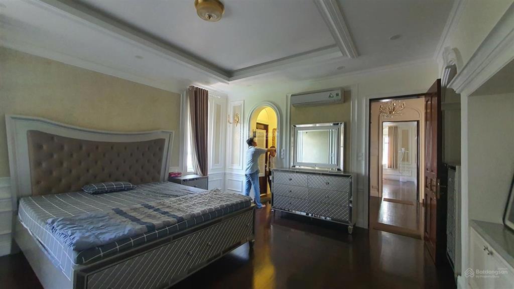 Căn villa đẹp đường thái ly thông 2 xe hơi 4 lầu gara rộng 310m2 bề ngang 14m dài 22m chỉ 72 tỷ