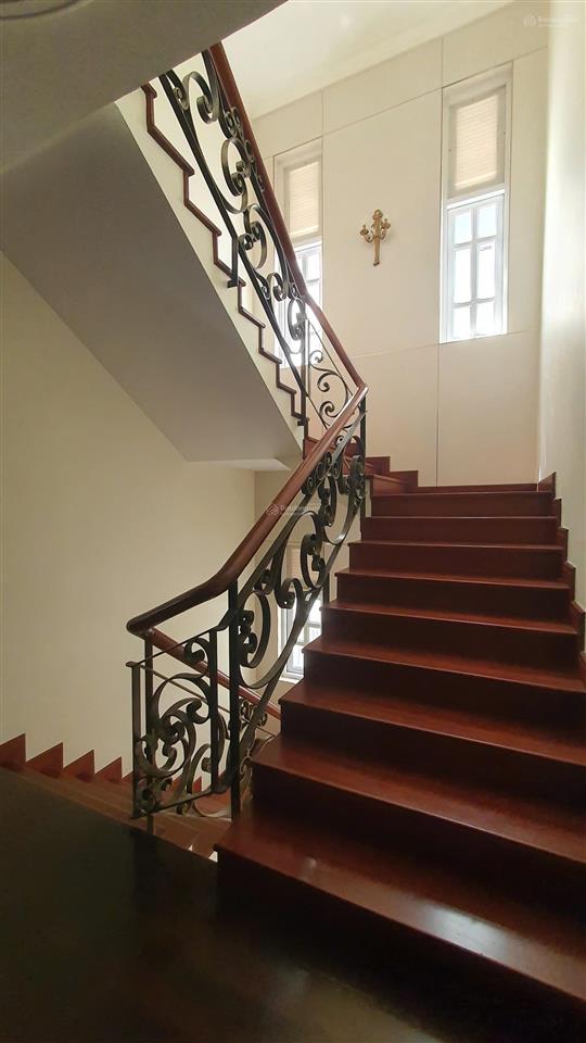 Căn villa đẹp đường thái ly thông 2 xe hơi 4 lầu gara rộng 310m2 bề ngang 14m dài 22m chỉ 72 tỷ
