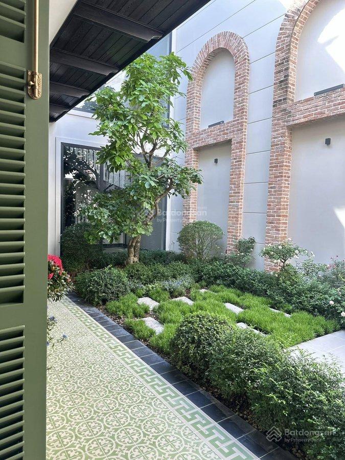 Căn villa sân vườn mặt tiền q1 trần khánh dư p tân định 366m2 bề ngang 14m kc 2 lầu ở chỉ 200 tỷ