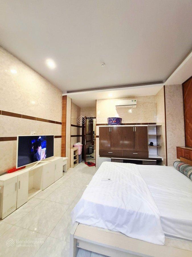 Nhà mặt tiền hoa sữa phú nhuận 5 tầng thang máy 134m2 gồm 18 pn shr dt 100tr/th chỉ 38 tỷ