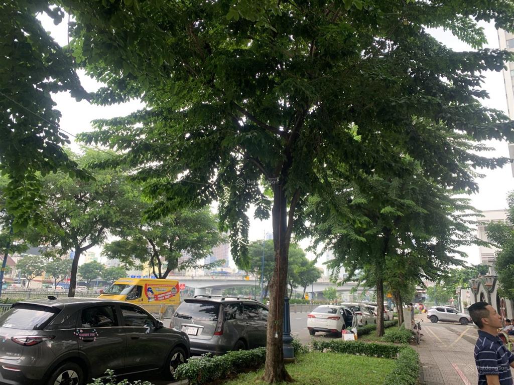 Vị trí đẹp mặt tiền bến vân đồn view sông xây building & hotel kinh doanh dt 135m2 shr tc 36 tỷ tl