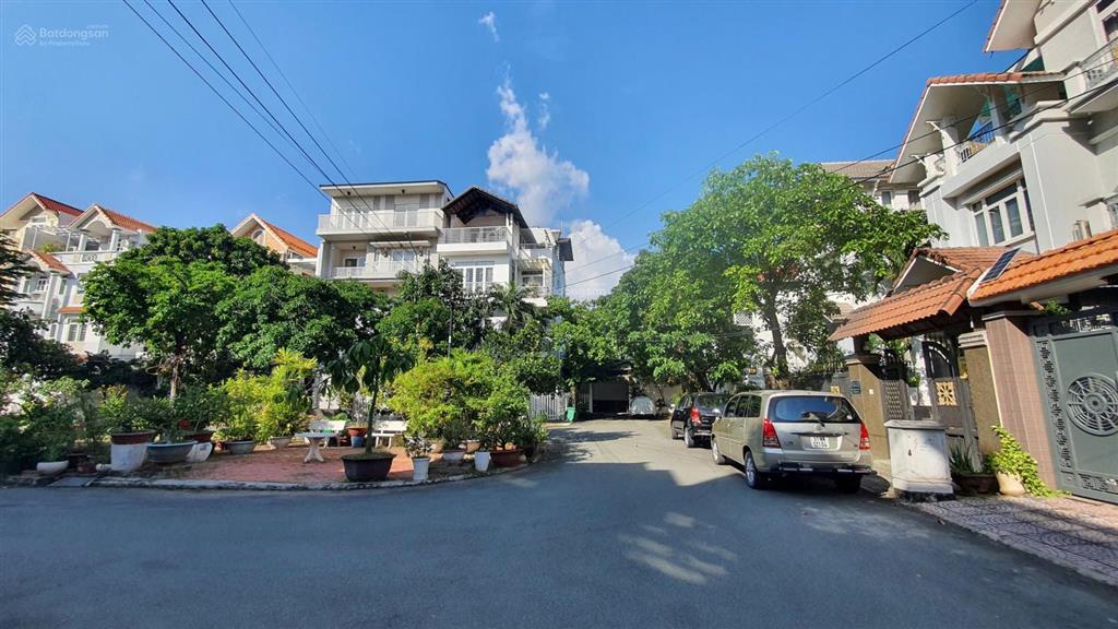 Biệt thự đẹp kiến trúc pháp gần sông sài gòn trần não q2 268m2 kc 4 lầu shr ngang 9m chỉ 115 tỷ