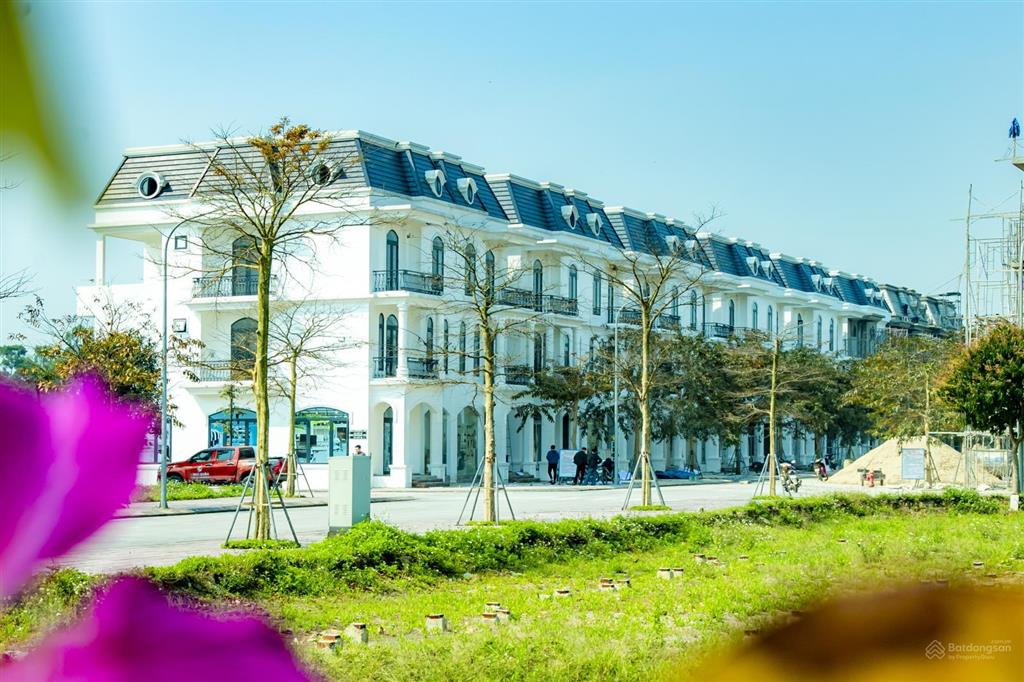 Bán shophouse 4 tầng, như hình, kinh doanh được ngay, vị trí sầm uất của cửa lò, giá tốt