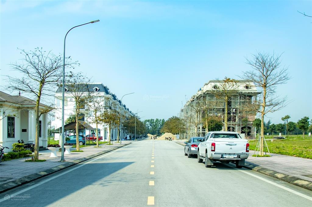 Bán shophouse 4 tầng, như hình, kinh doanh được ngay, vị trí sầm uất của cửa lò, giá tốt