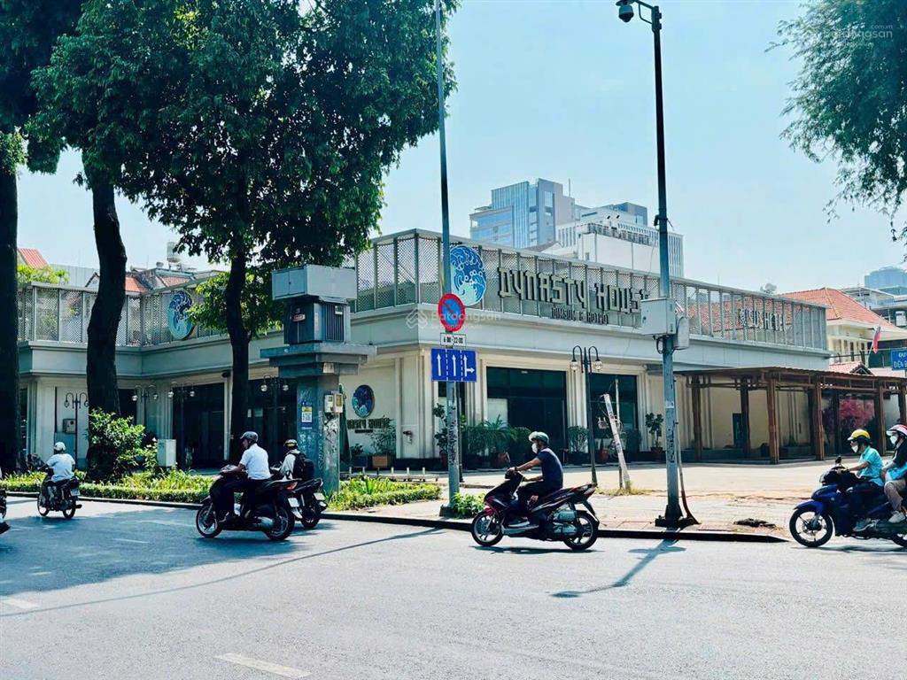 Cực vip  toà nhà mặt tiền trường sơn, q10  dt 15 x 20m  5 tầng tm  hđt 200tr  giá bán 79 tỷ