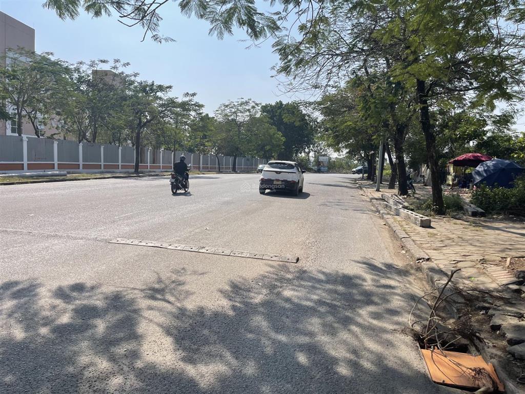 Hàng f0  lô góc  mua để ở hoặc đầu cơ kinh doanh dòng tiền sinh lời cao. dt 38m2  mt 5m  6 tầng