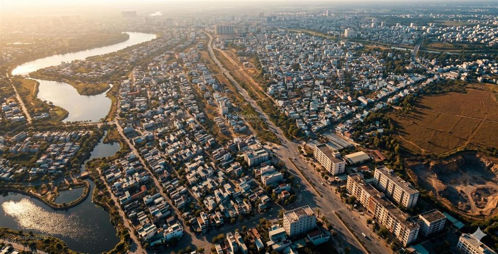 Cần bán gấp lô vệt cây xanh 2 mặt tiền võ chí công  phù hợp kinh doanh mọi ngành nghề