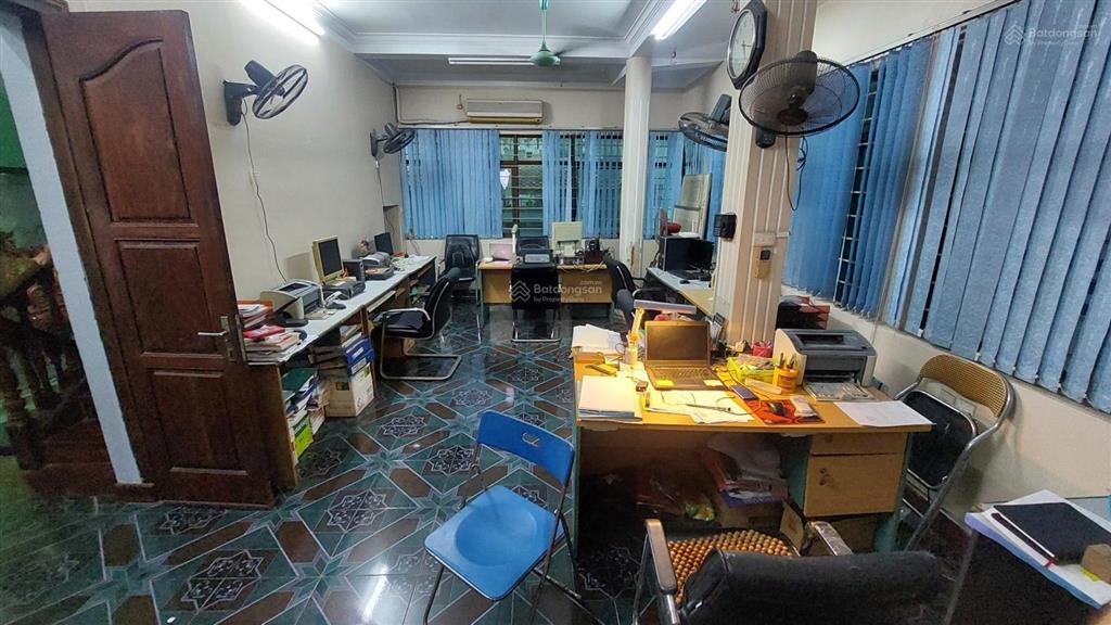 Cho thuê văn phòng 75m2, giá 8,8 triệu/tháng, mặt tiền 10m