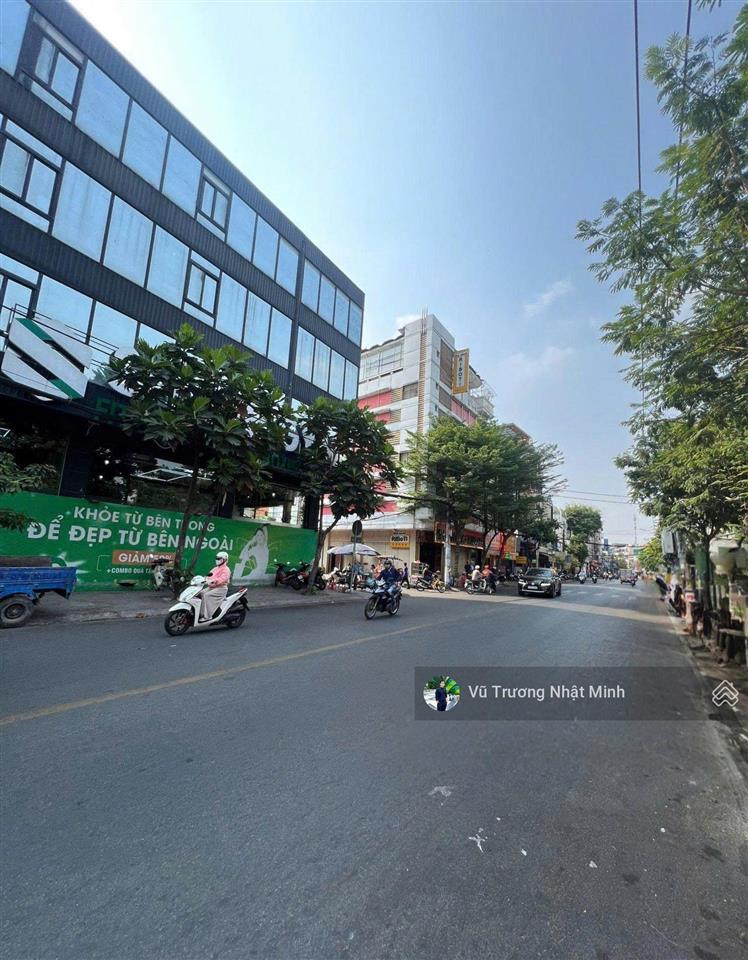 Góc 2 mặt tiền đồng đen, tân bình 300m2 (30 x 10) hầm 4 tầng hđt 200 triệu  bán 50 tỷ