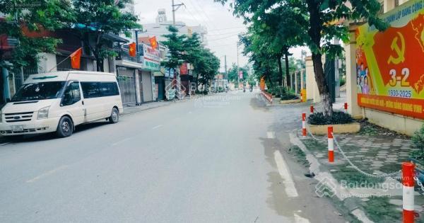 Cần bán nhà 5 tầng 32m2 chỉ 5.3 tỷ rẻ nhất khu vân canh, hoài đức
