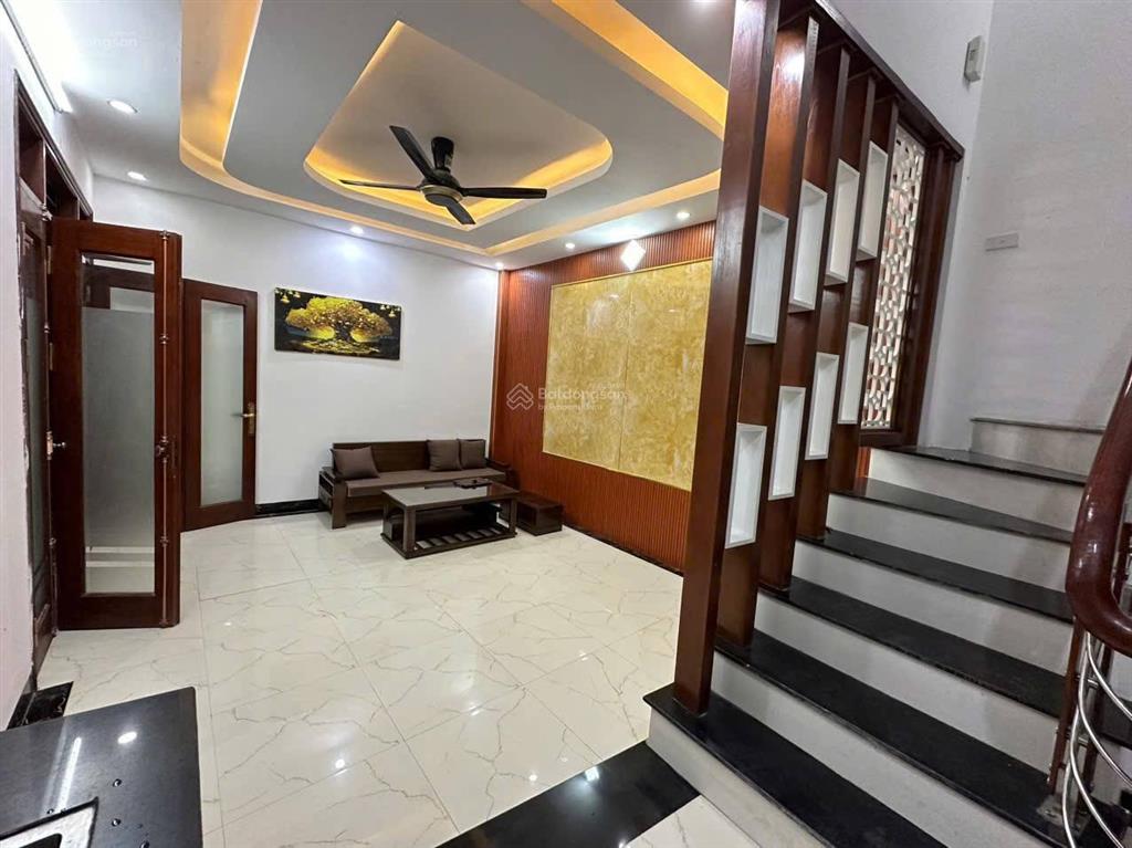 Cần bán nhà 5 tầng 32m2 chỉ 5.3 tỷ rẻ nhất khu vân canh, hoài đức