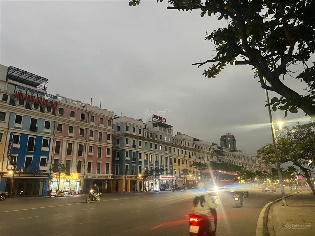 Chủ nhà cắt lỗ thu hồi tiền về trước tết giá 17 tỷ, 112.5m2 mặt đường hạ long