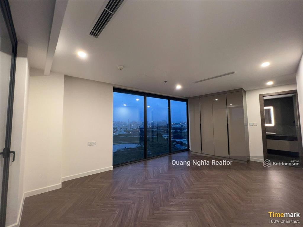 Noble crystal riverside  căn góc 2pn full kính đẹp, giá chỉ 16 triệu/tháng miễn pql  0797 766 ***