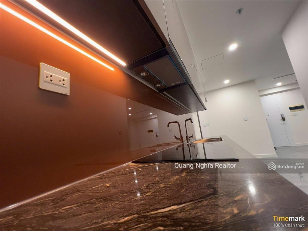 Noble crystal riverside  căn góc 2pn full kính đẹp, giá chỉ 16 triệu/tháng miễn pql  0797 766 ***