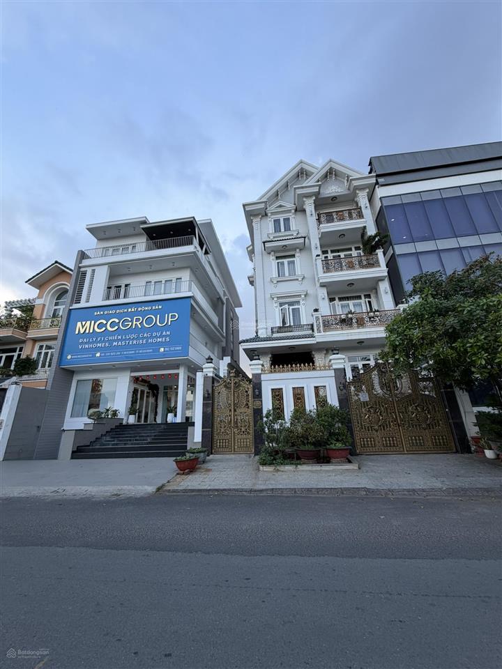 Cực hiếm! đất 2 mặt tiền đường cao đức lân, đối diện công viên 2 hồ, 10x20m nở hậu 208m2, giá 56 tỷ