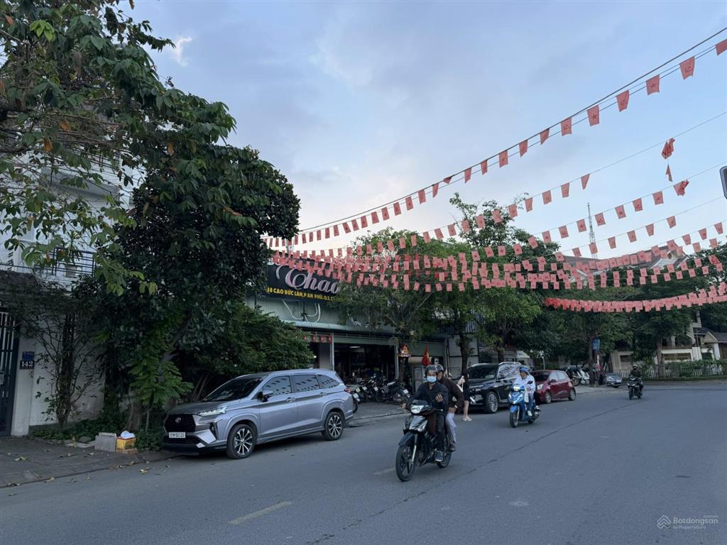 Cực hiếm! đất 2 mặt tiền đường cao đức lân, đối diện công viên 2 hồ, 10x20m nở hậu 208m2, giá 56 tỷ