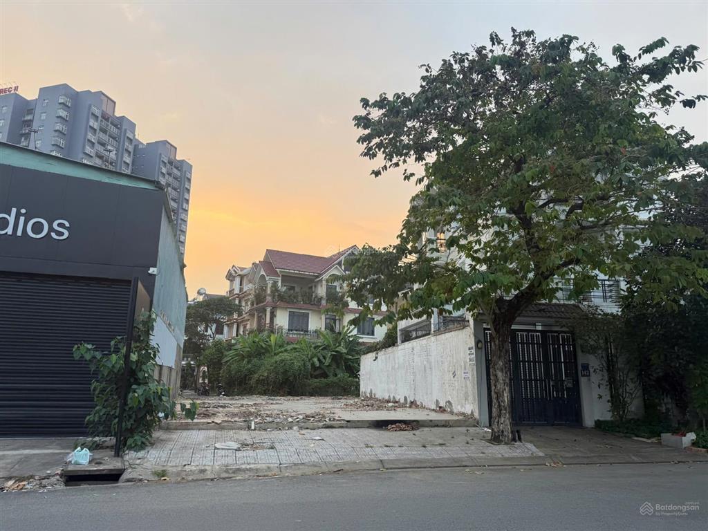 Cực hiếm! đất 2 mặt tiền đường cao đức lân, đối diện công viên 2 hồ, 10x20m nở hậu 208m2, giá 56 tỷ