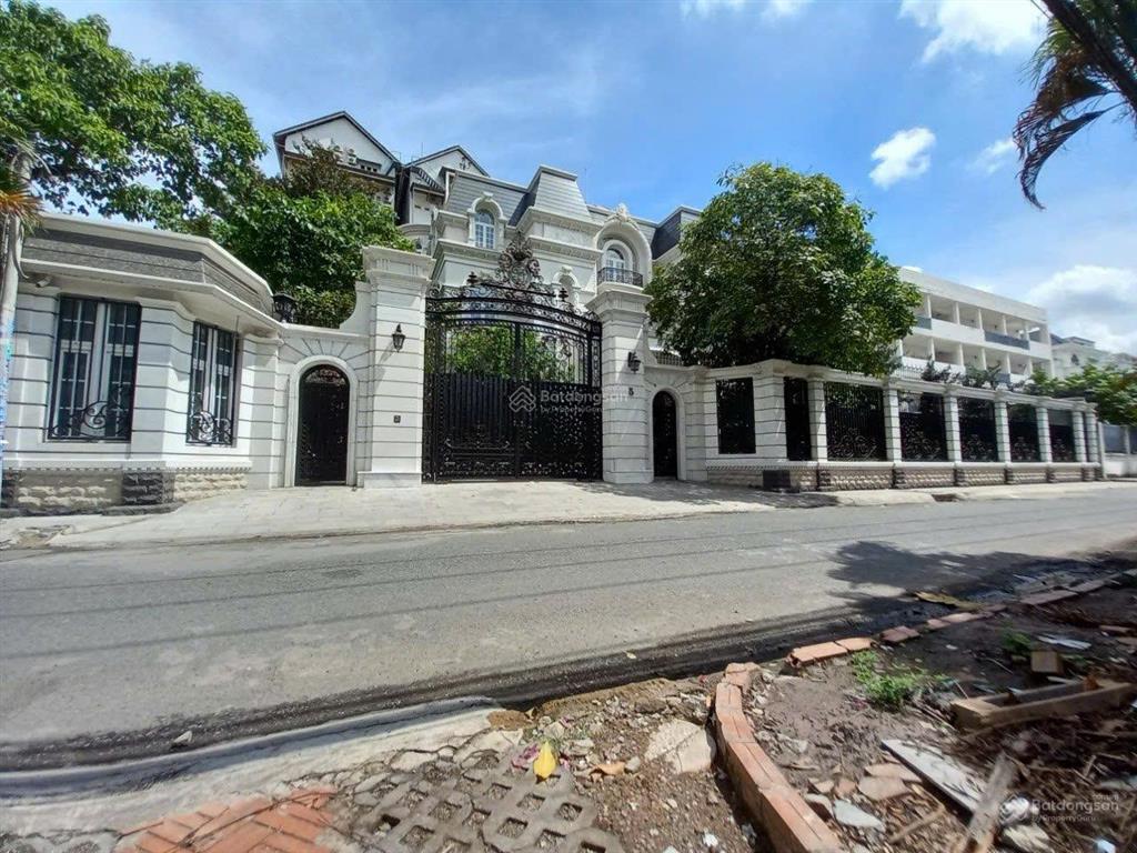 Biệt thự đặng hữu phổ, thảo điền, có ctxd hầm 7 tầng, 472m2 (18 x 27m) gần xuân thủy, 127 tỷ