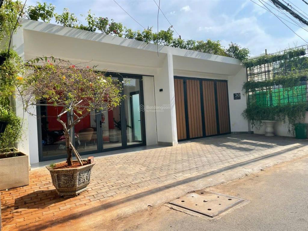 Bán nhà mặt tiền đường ngay quốc hương, thảo điền q2, 360m2 (17x35m) ctxd hầm + 7 tầng giá 82 tỷ