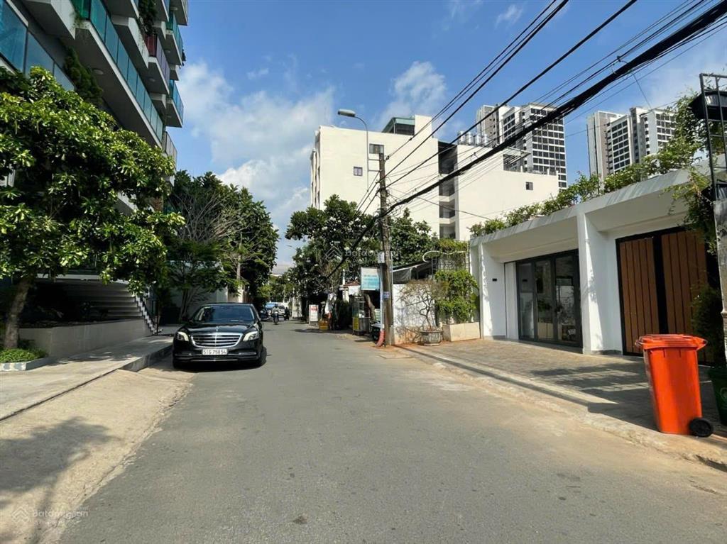 Bán nhà mặt tiền đường ngay quốc hương, thảo điền q2, 360m2 (17x35m) ctxd hầm + 7 tầng giá 82 tỷ