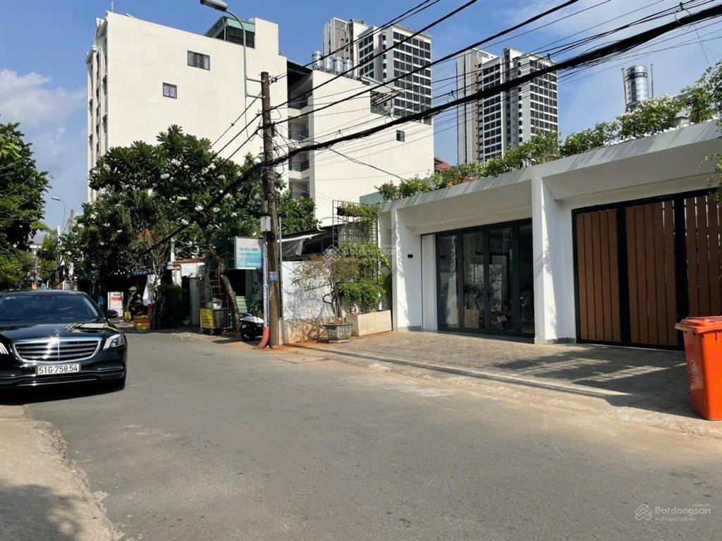 Bán nhà mặt tiền đường ngay quốc hương, thảo điền q2, 360m2 (17x35m) ctxd hầm + 7 tầng giá 82 tỷ