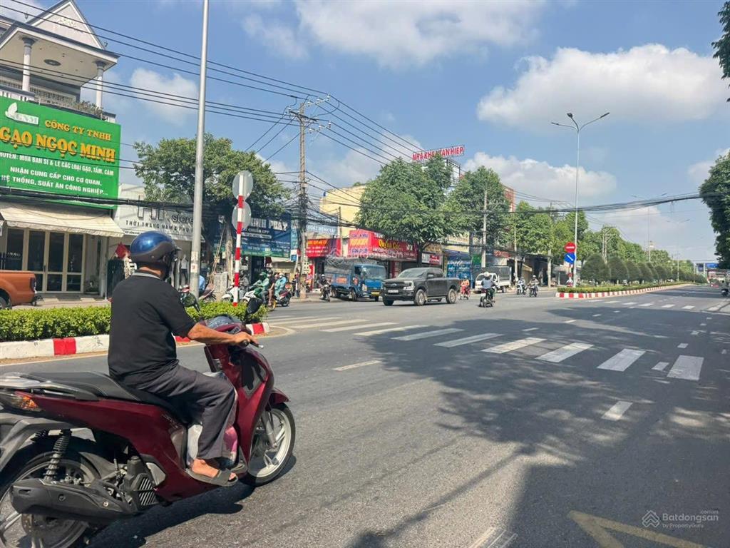 Bán nhà mặt tiền đường đồng khởi  chỉ 4,8 tỷ