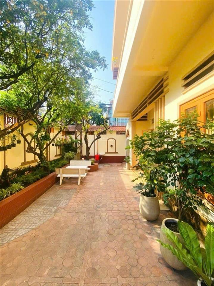 Bán nhà biệt thự cổ có sân vườn  võ thị sáu, quận 3 (125m2) 6x21,4m 3 tầng. giá 34,5 tỷ