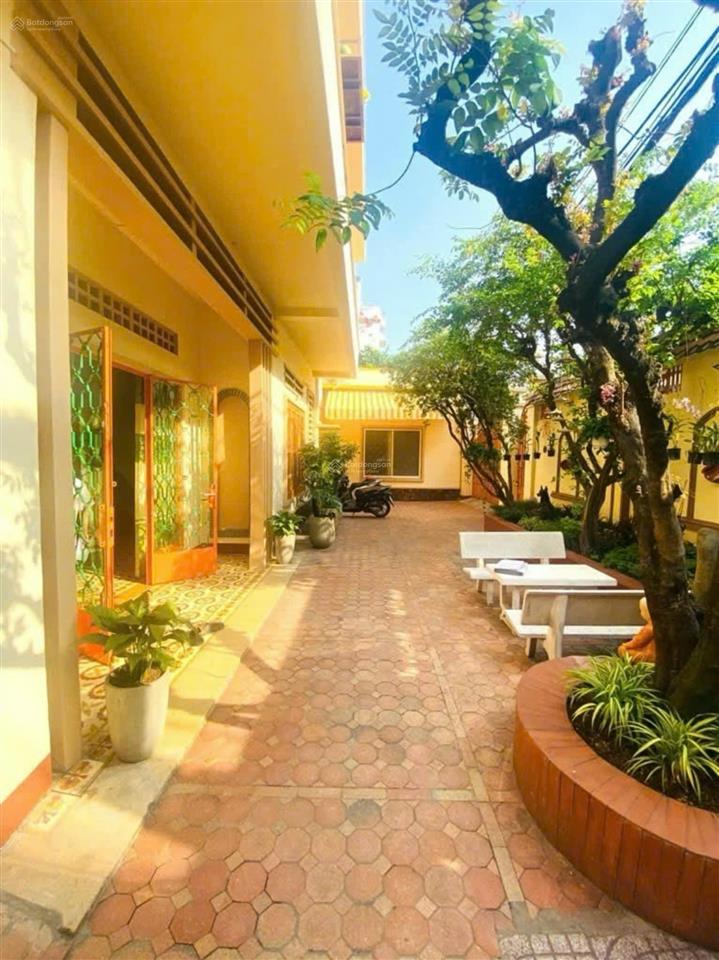 Bán nhà biệt thự cổ có sân vườn  võ thị sáu, quận 3 (125m2) 6x21,4m 3 tầng. giá 34,5 tỷ