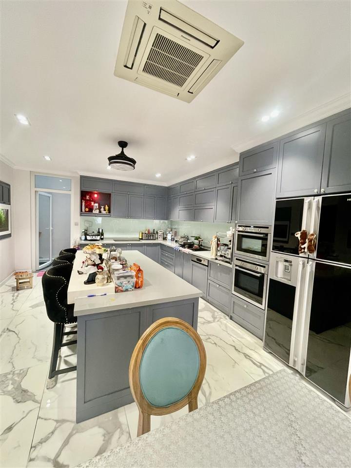 Cực hiếm  nhà đường 12m nguyễn hữu cảnh, p25, bình thạnh  4x22m  5 tầng. giá 18,5 tỷ tl