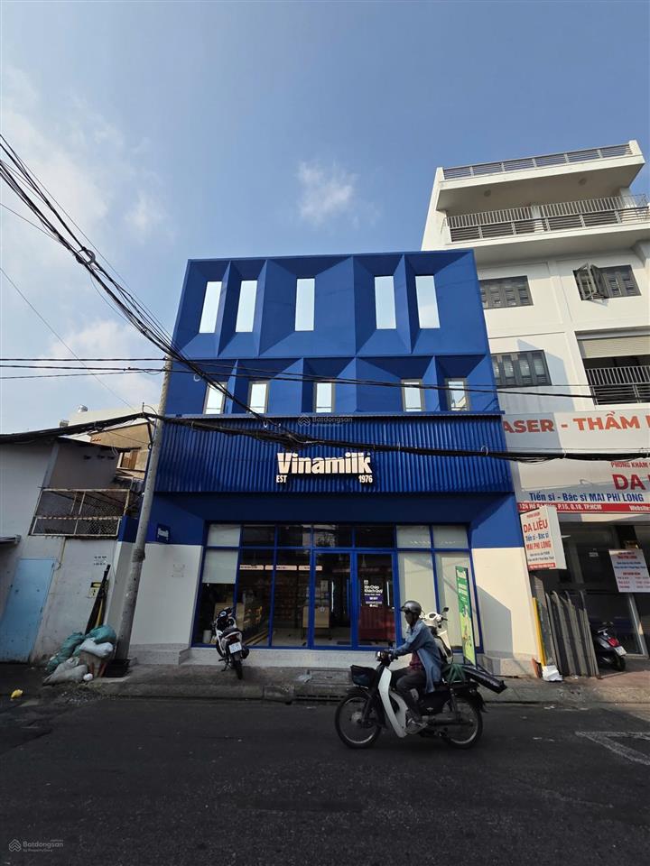 Cực rẻ giá 17 tỷ hđt 40tr/th ngang 8.6x12m bán nhà mt hồ bá kiện, p15, quận 10  2 tầng.