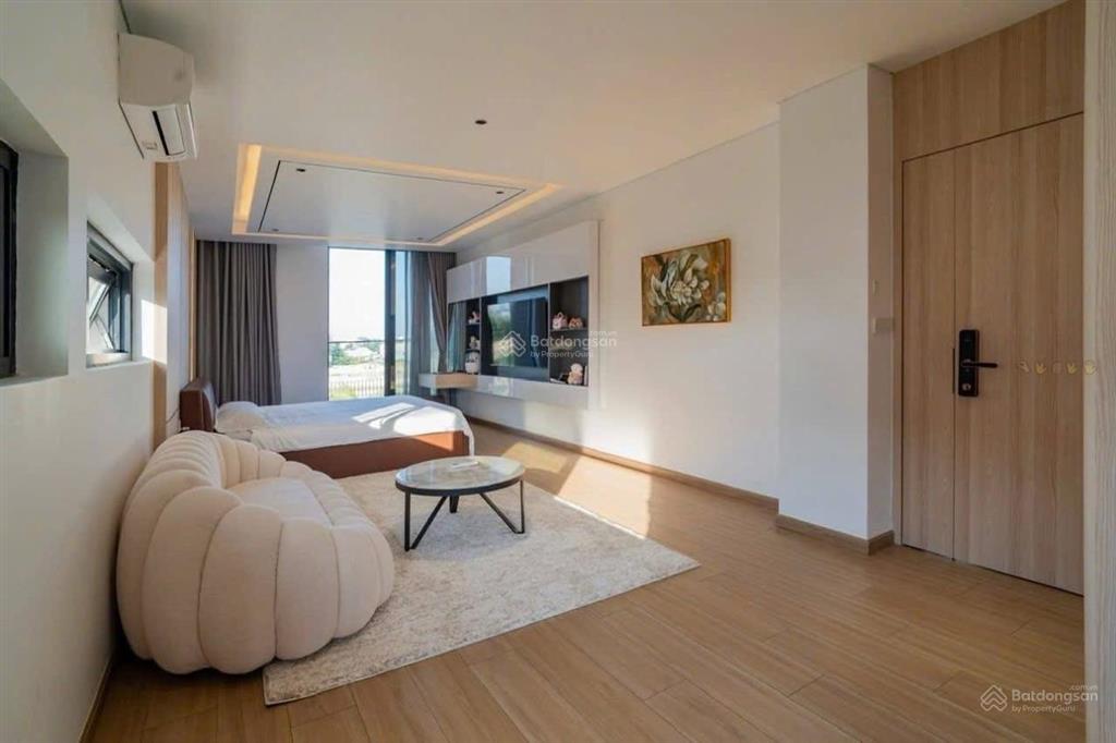 Ngay đài truyền hình vn  bán nhà hxh nguyễn thị minh khai, đakao, quận 1 4x18m 4 tầng. giá 14tỷ
