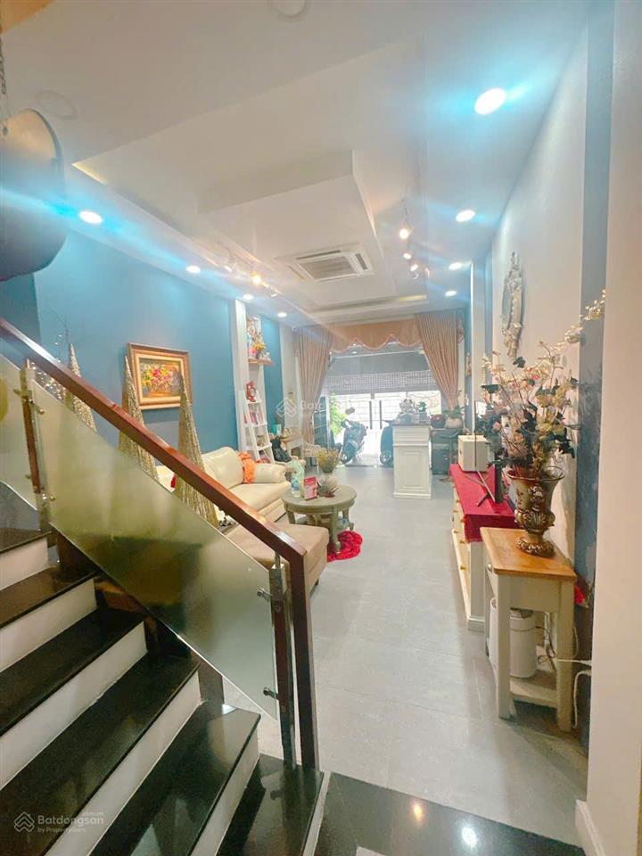 Ngay đài truyền hình vn  bán nhà hxh nguyễn thị minh khai, đakao, quận 1 4x18m 4 tầng. giá 14tỷ