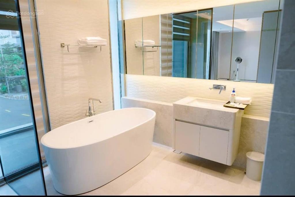 Ngay đài truyền hình vn  bán nhà hxh nguyễn thị minh khai, đakao, quận 1 4x18m 4 tầng. giá 14tỷ