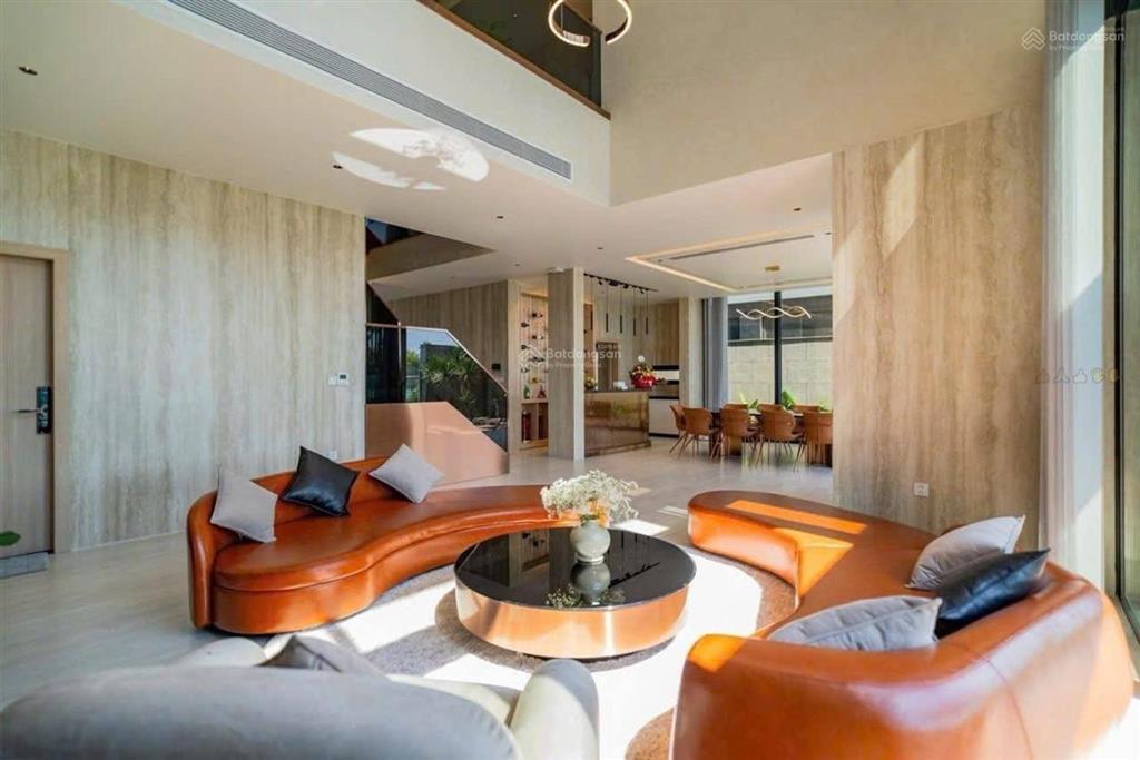 Siêu phẩm nhà đẹp mới bình lợi, p13, bình thạnh ngang 10x20m  hầm+3t,thang máy, hồ bơi 36.5 tỷ