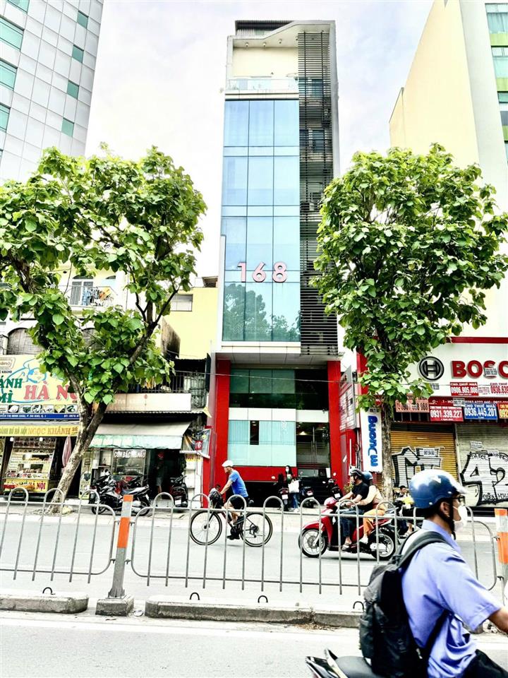 Siêu phẩm  bán mặt tiền trần hưng đạo, p11, quận 5  4x18.5m  6 tầng, thang máy. giá 28.5 tỷ
