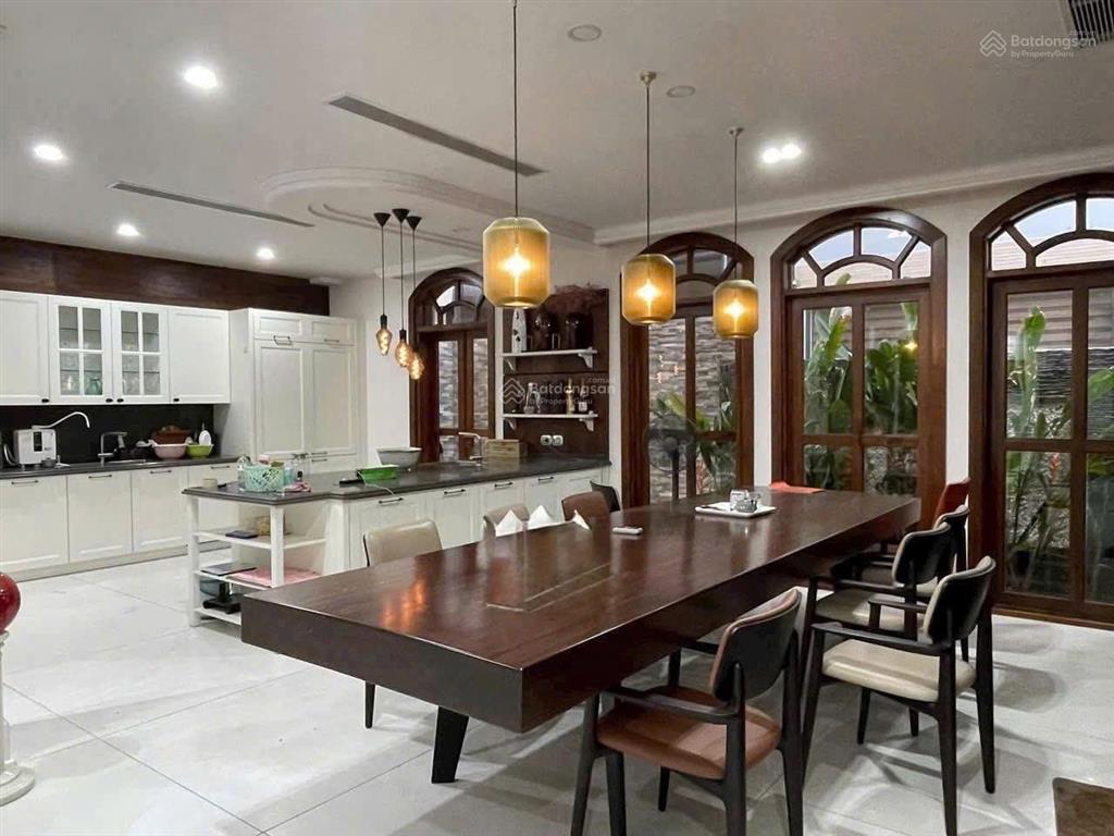 Siêu hiếm  bán nhà hxh cách mt 20m bùi thị xuân, quận 1  ngang 10x25m  2 tầng. giá 58 tỷ
